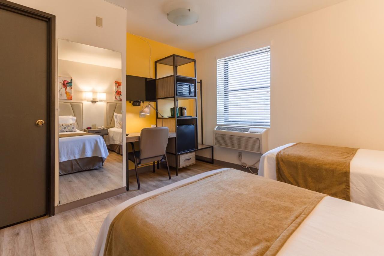 Twin Room with Two Twin Beds at Kawada Hotel