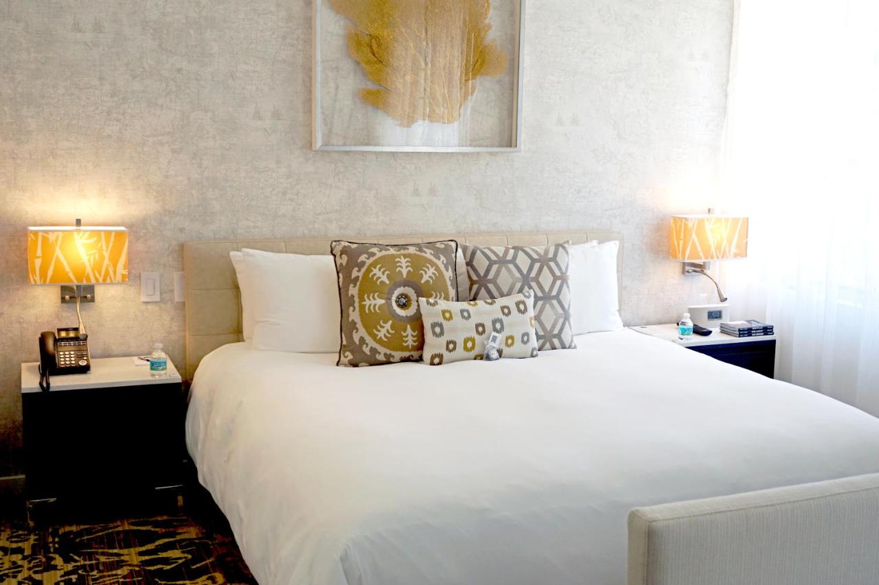 Deluxe Suite at The Marlin Hotel