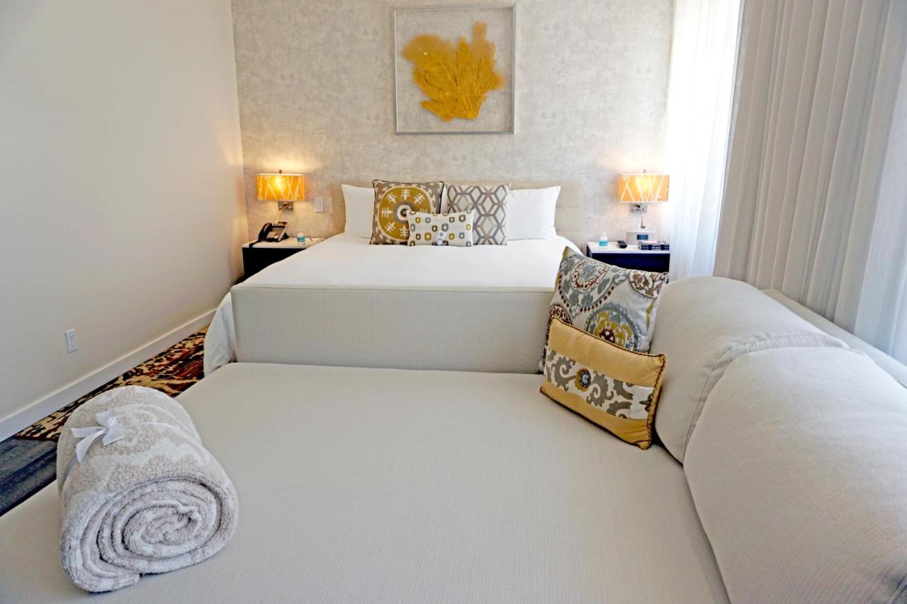 Deluxe Suite at The Marlin Hotel