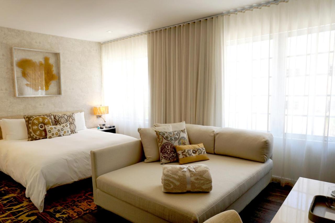 Deluxe Suite at The Marlin Hotel