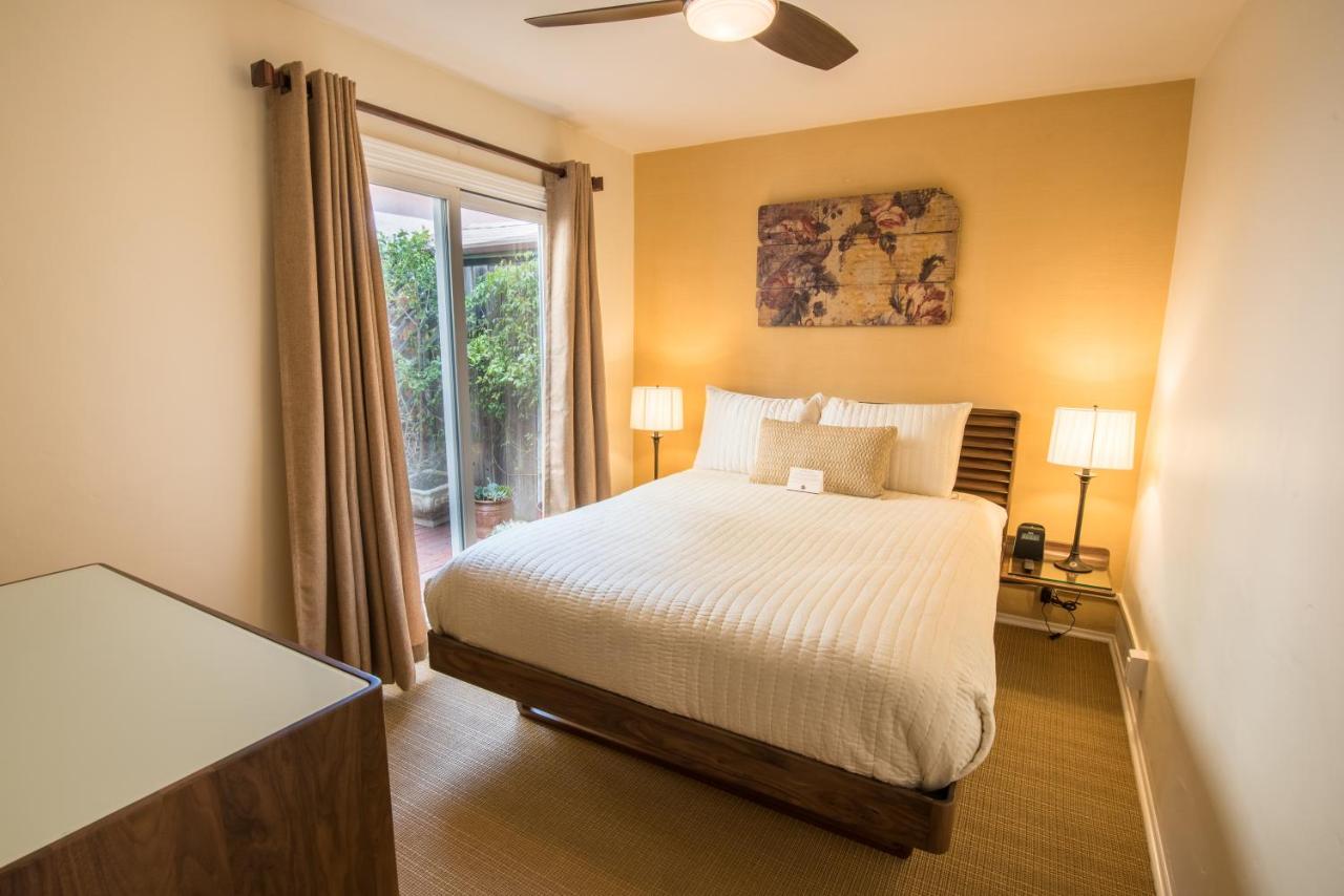 Deluxe Queen Studio - Three at Harbor House Inn