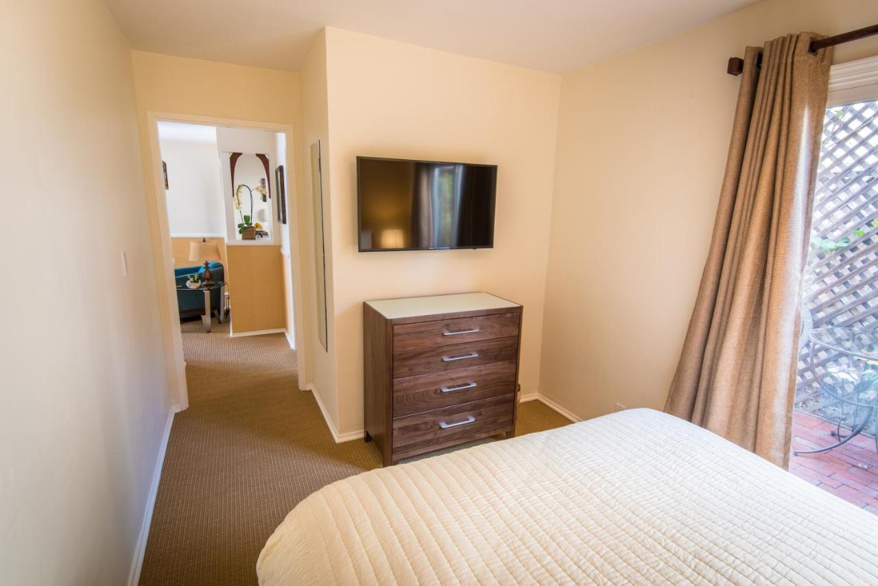 Deluxe Queen Studio - Three at Harbor House Inn