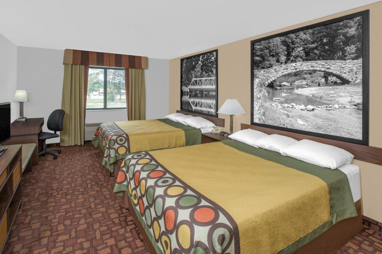 | Super 8 by Wyndham Three Rivers