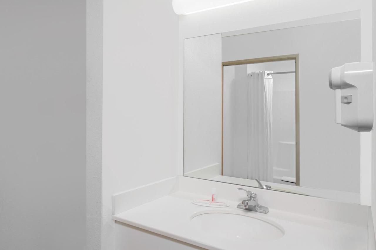 | Super 8 by Wyndham Three Rivers