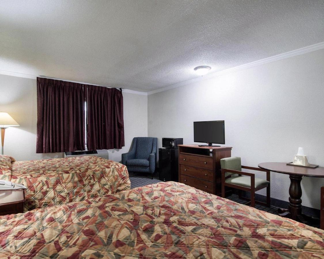 | Rodeway Inn Syracuse