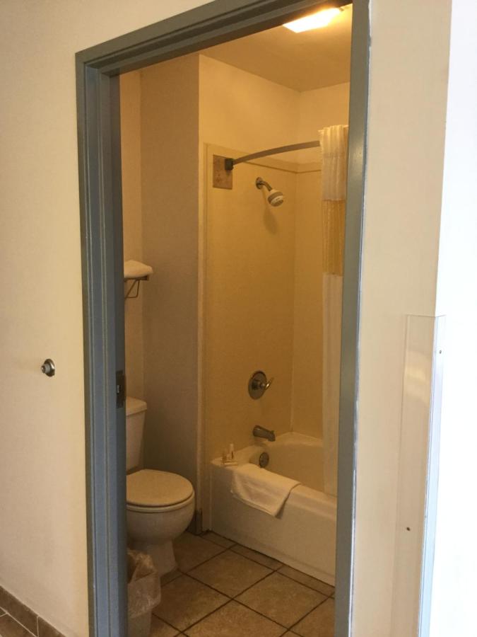 King Room - Non-Smoking at Days Inn by Wyndham Lake Village