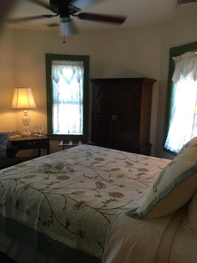 | Parsonage Inn Bed and Breakfast