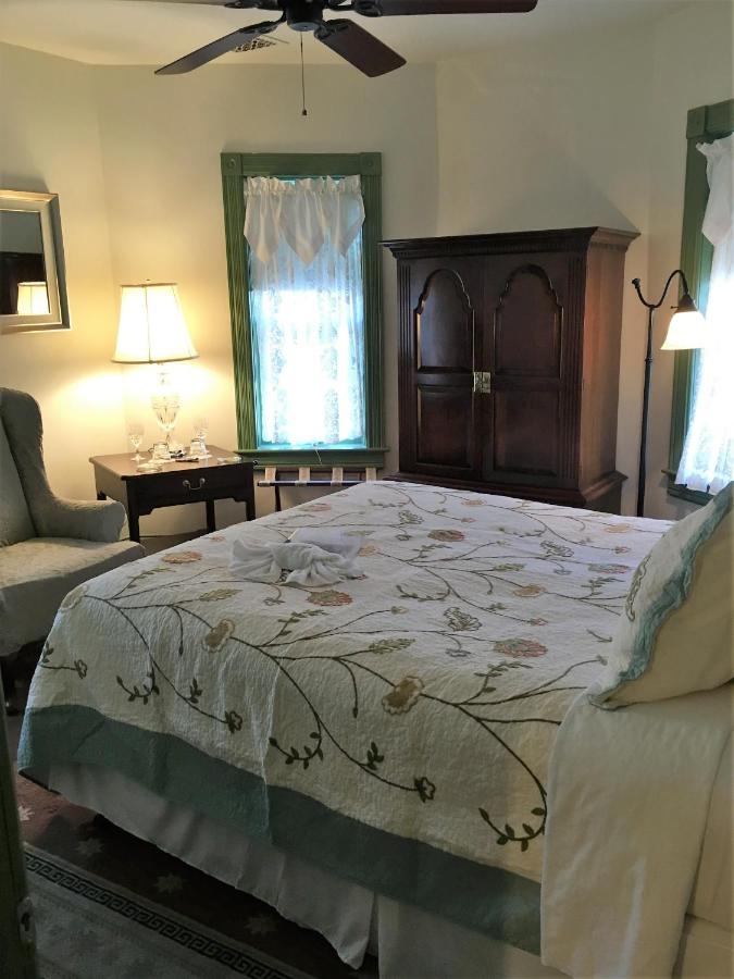 | Parsonage Inn Bed and Breakfast