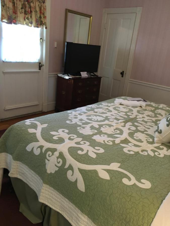 | Parsonage Inn Bed and Breakfast
