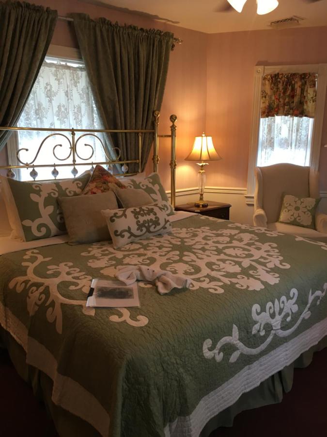 | Parsonage Inn Bed and Breakfast