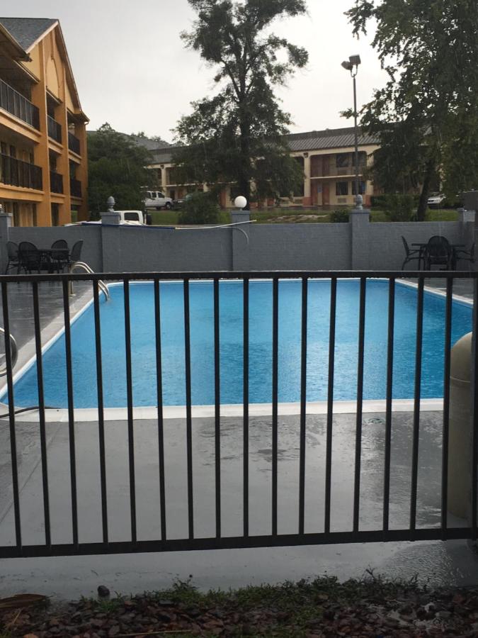 | Days Inn & Suites Mobile