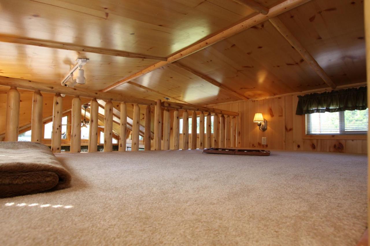 | Lakeland RV Campground Loft Cabin 1