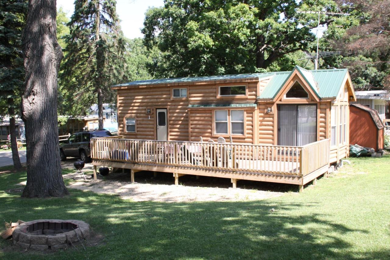  | Lakeland RV Campground Deluxe Loft Cabin 11