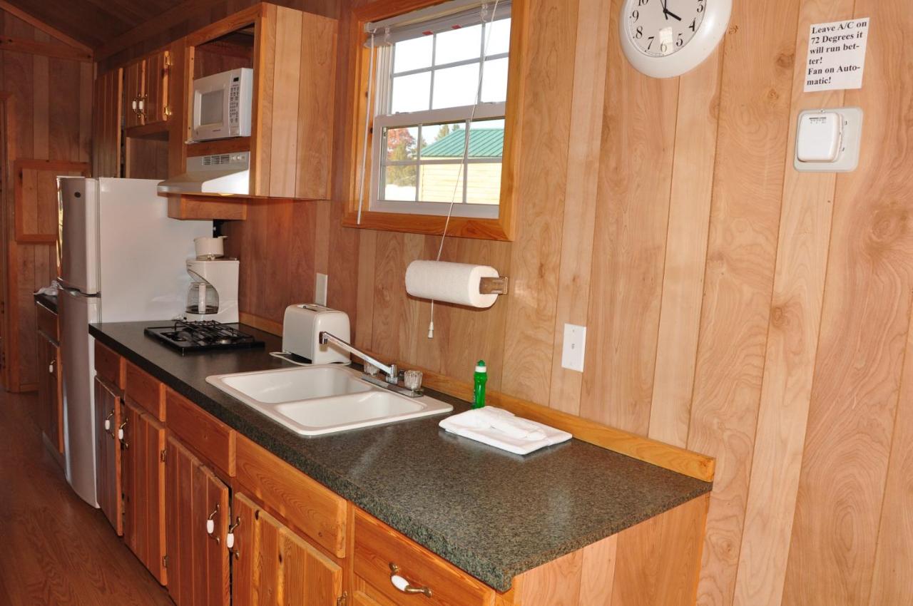 | Arrowhead Camping Resort Deluxe Cabin 4