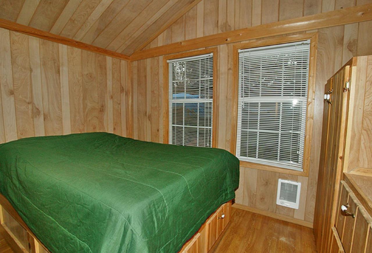 | Arrowhead Camping Resort Deluxe Cabin 4