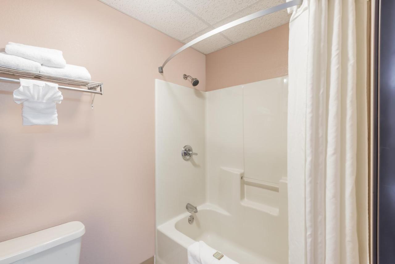 | Super 8 by Wyndham Winfield-Quail Ridge Area