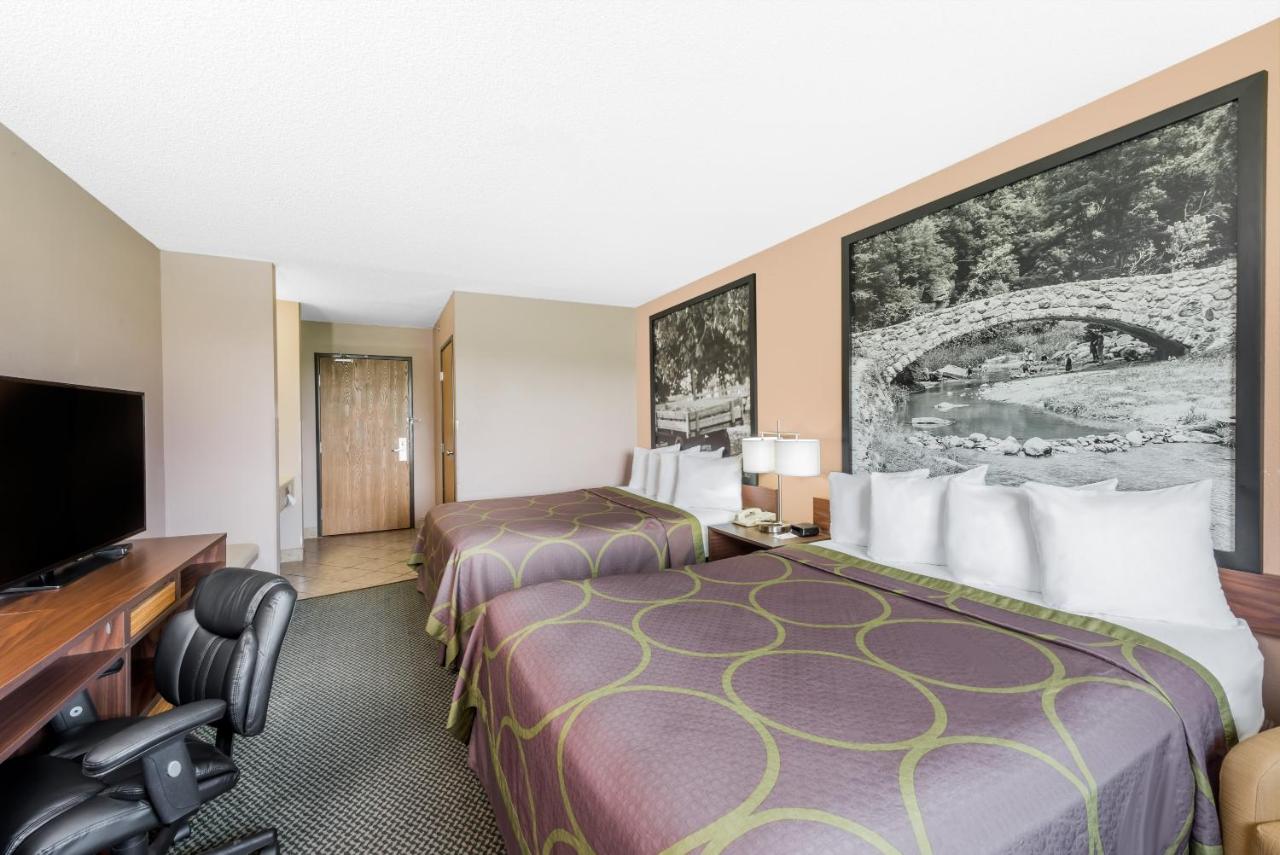 | Super 8 by Wyndham Winfield-Quail Ridge Area