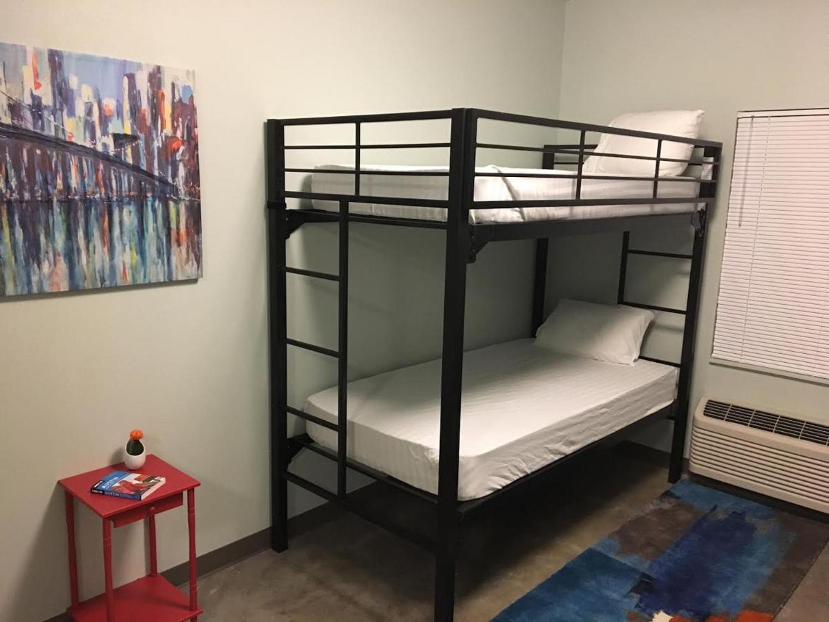 | HOSTEL 512