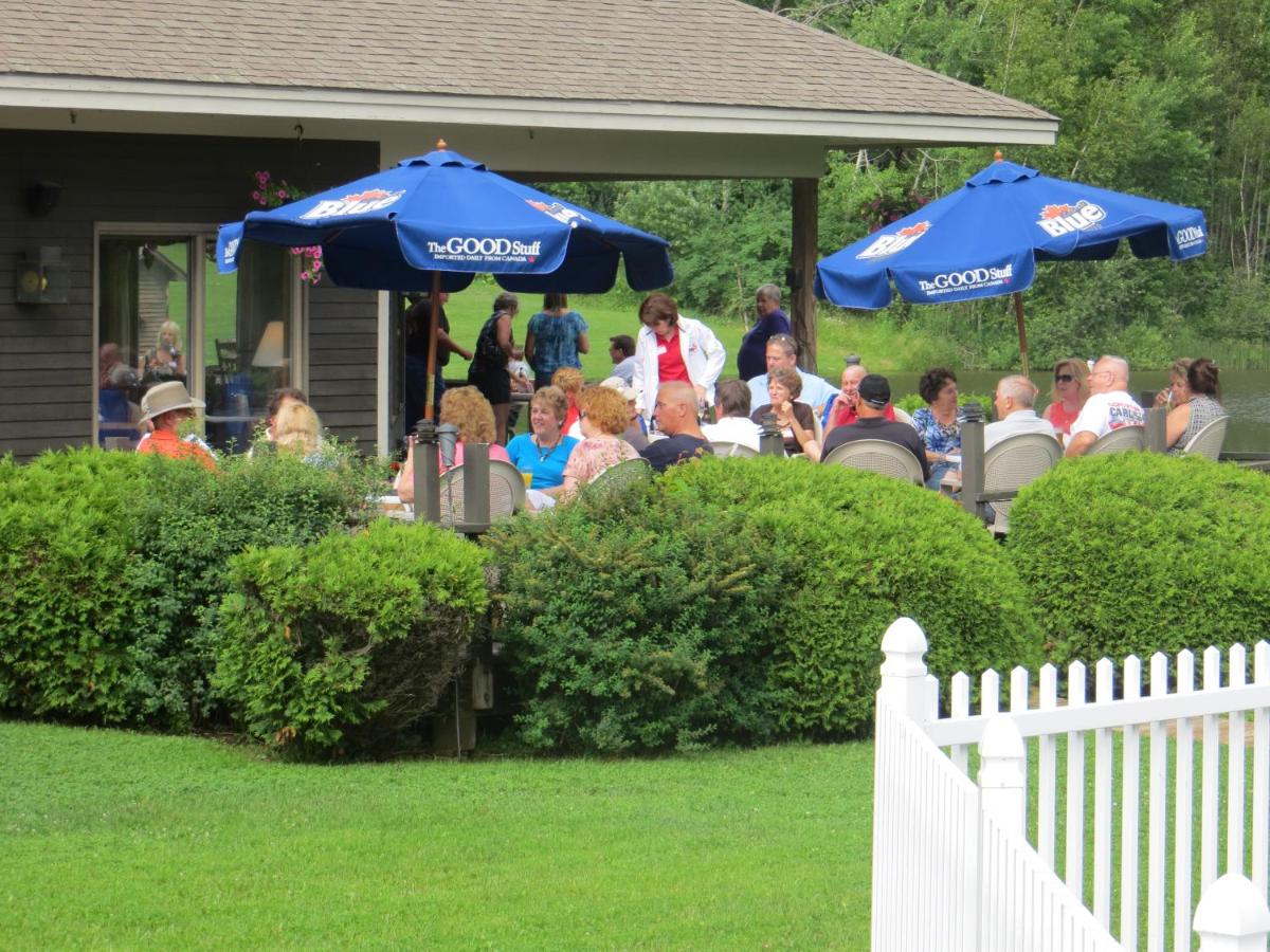 | Commodores Inn