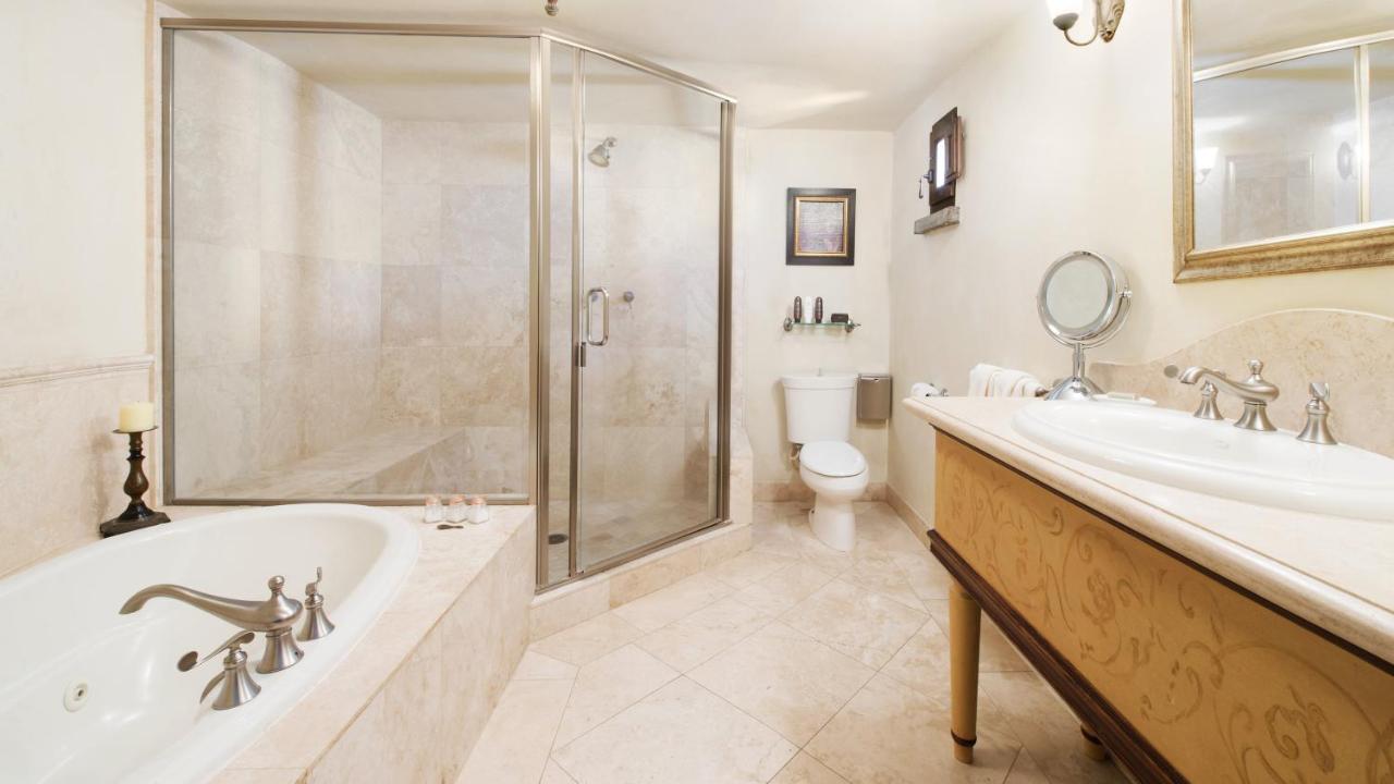 Kenwood King at Kenwood Inn and Spa