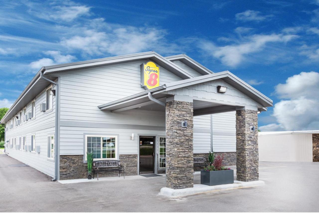 | Super 8 by Wyndham Spencer