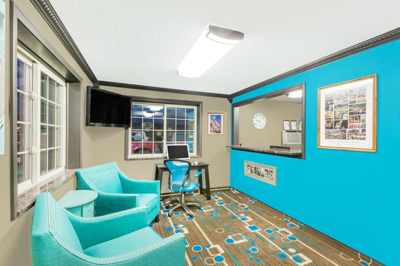 | Super 8 by Wyndham Spencer