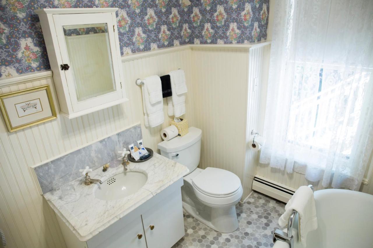 | Brook Farm Inn