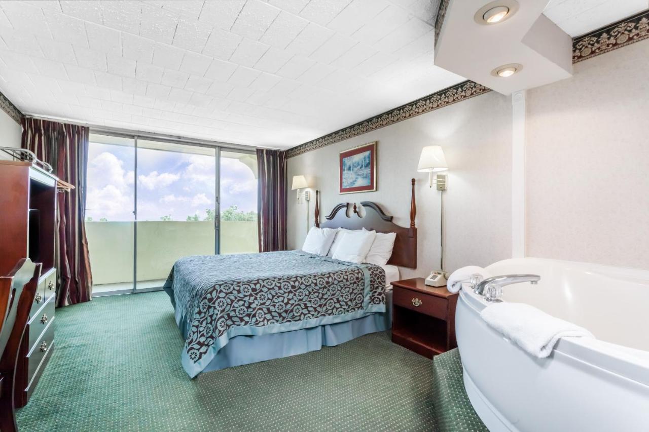 King Studio Suite - Non-Smoking at Days Inn by Wyndham Tannersville