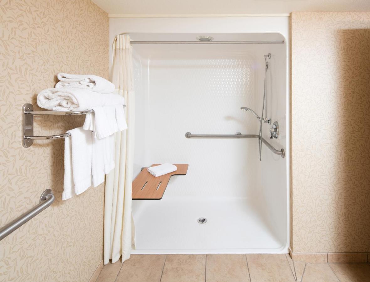 King Room with Roll-In Shower - Disability Access at Red Lion Hotel Kalispell