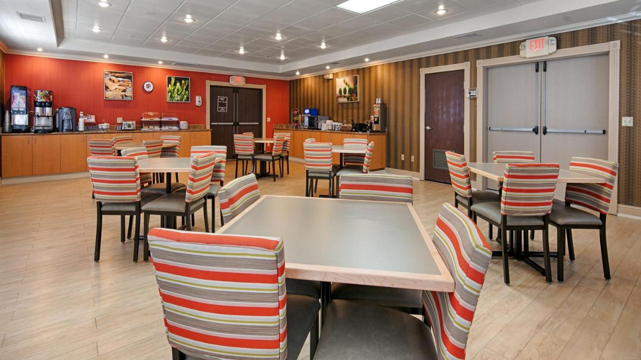 | Best Western Plus Rama Inn & Suites