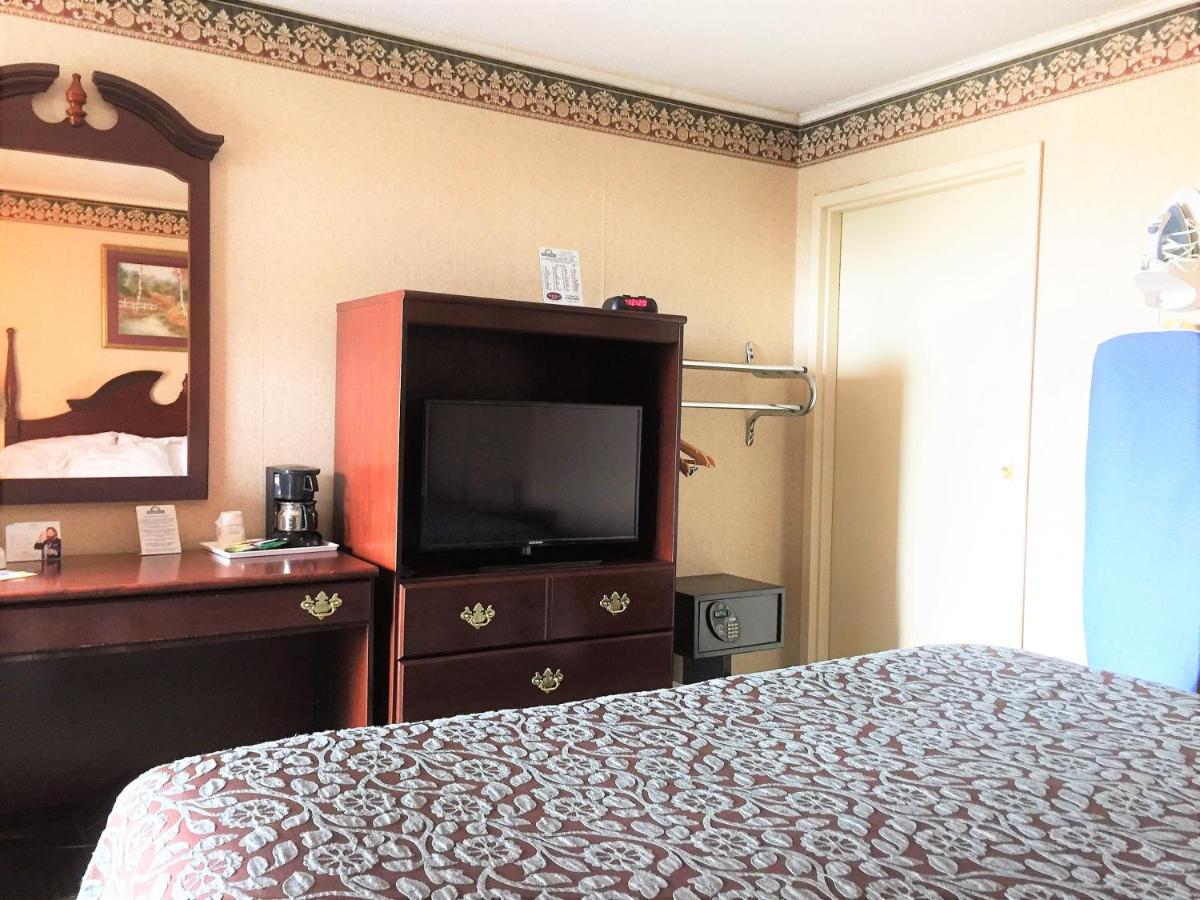 King Studio Suite - Non-Smoking at Days Inn by Wyndham Tannersville