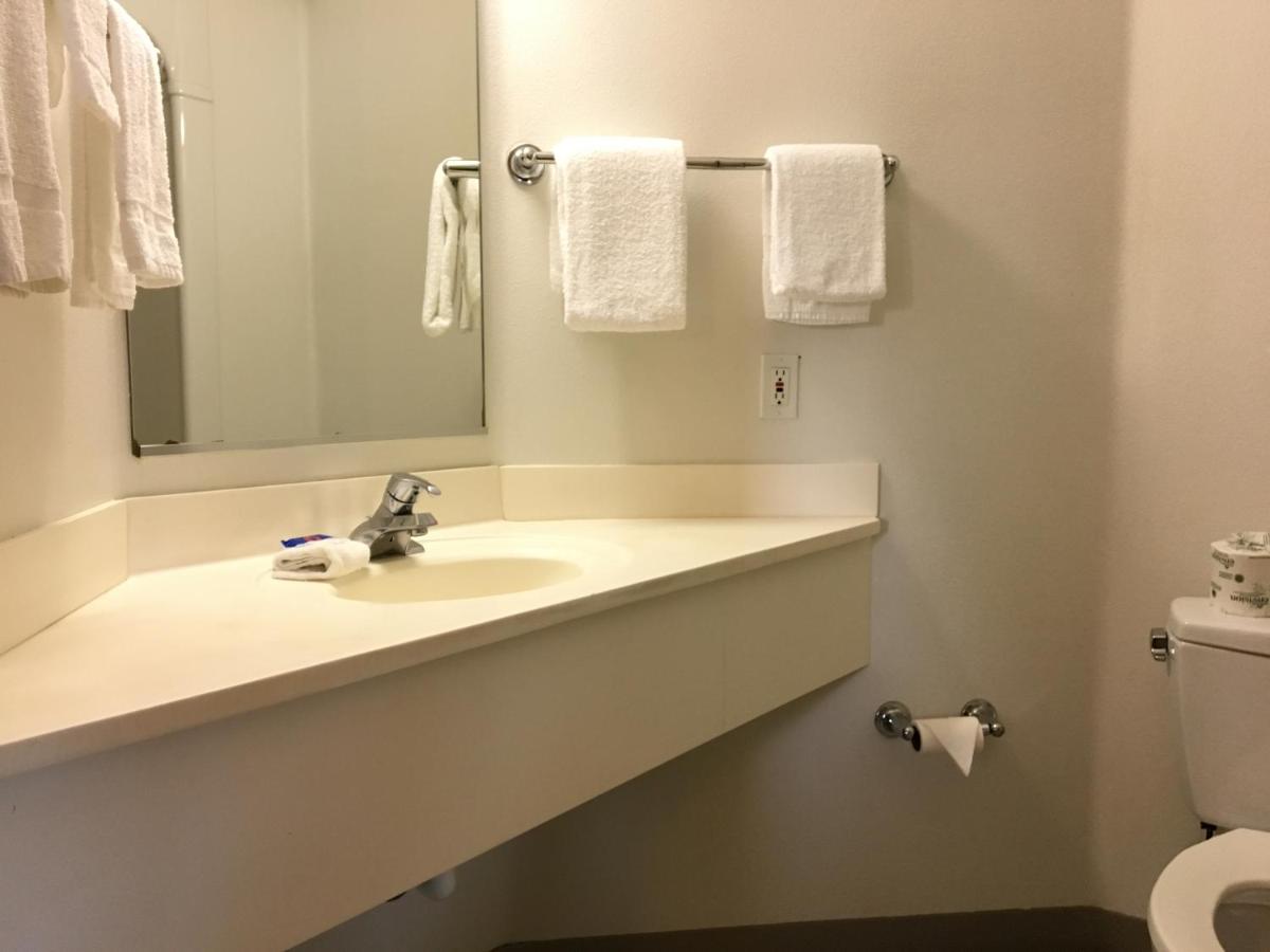 Queen Room with Two Queen Beds - Non-Smoking at Motel 6-Portland, OR - North