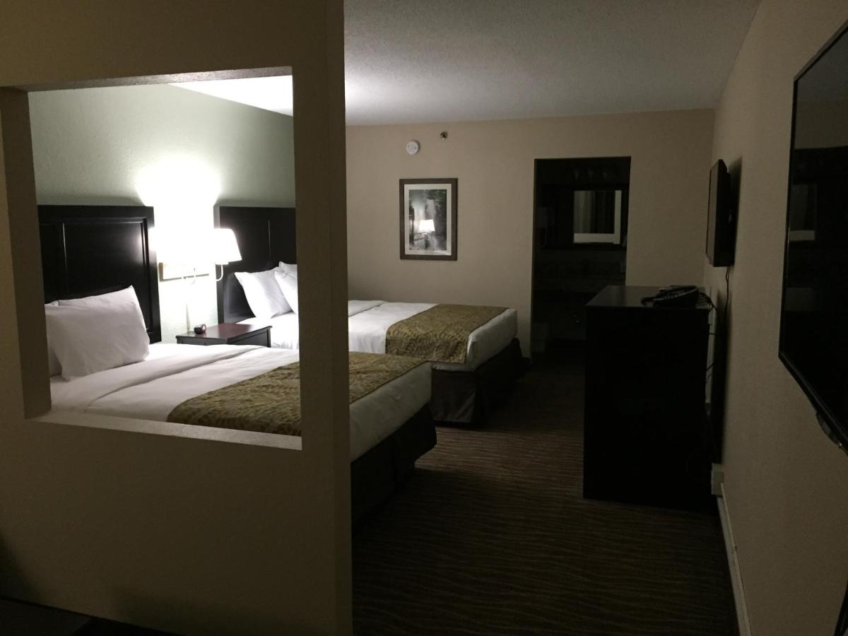 Queen Suite with Two Queen Beds - Non-Smoking at Cascades Mountain Resort, Ascend Hotel Collection