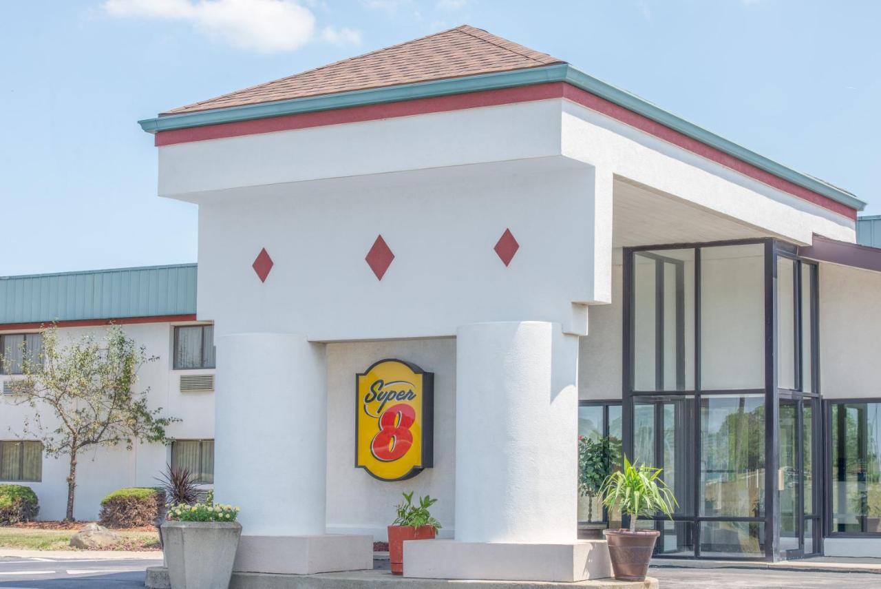 | Super 8 by Wyndham Cleveland