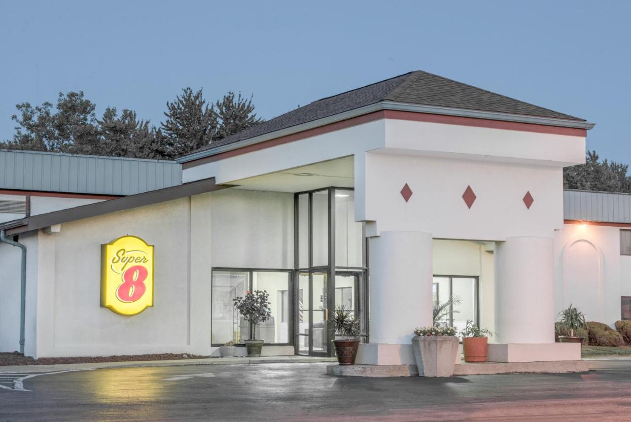 | Super 8 by Wyndham Cleveland