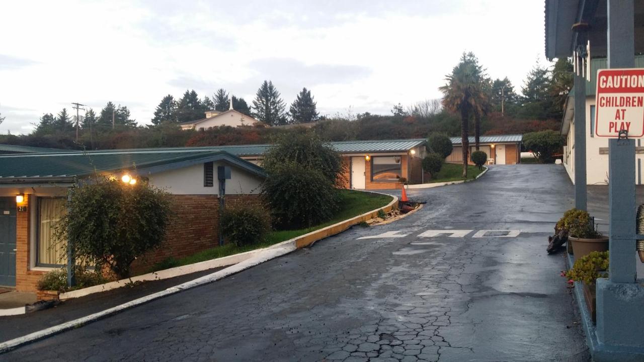 | Blue Coast Inn & Suites