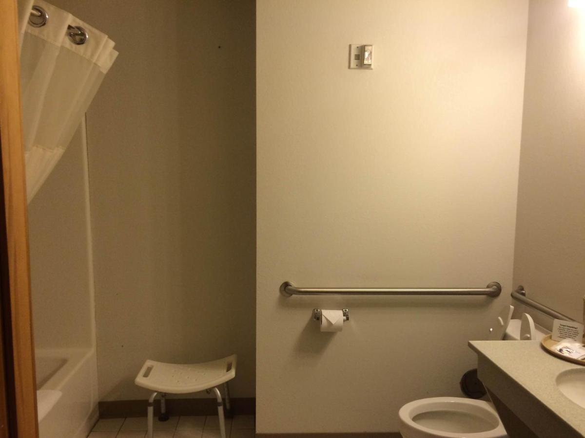 Queen Room with Two Queen Beds and Roll-In Shower - Mobility Accessible/Non-Smoking at Baymont by Wyndham Lawrenceburg