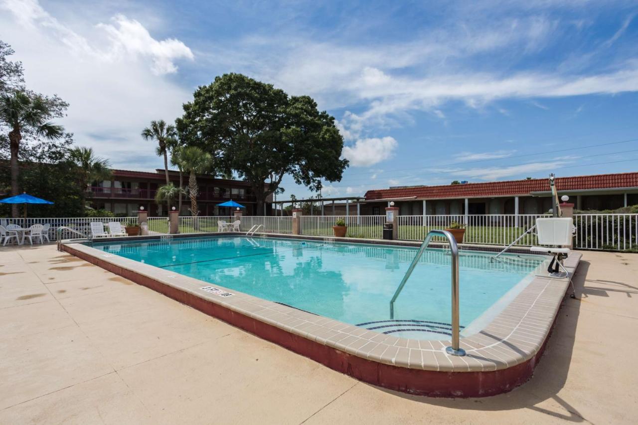  | Motel 6-Spring Hill, FL - Weeki Wachee