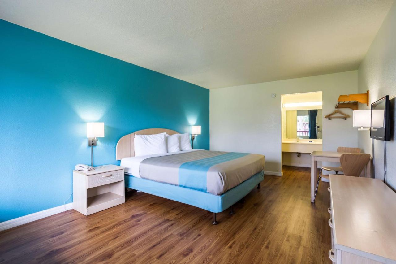  | Motel 6-Spring Hill, FL - Weeki Wachee