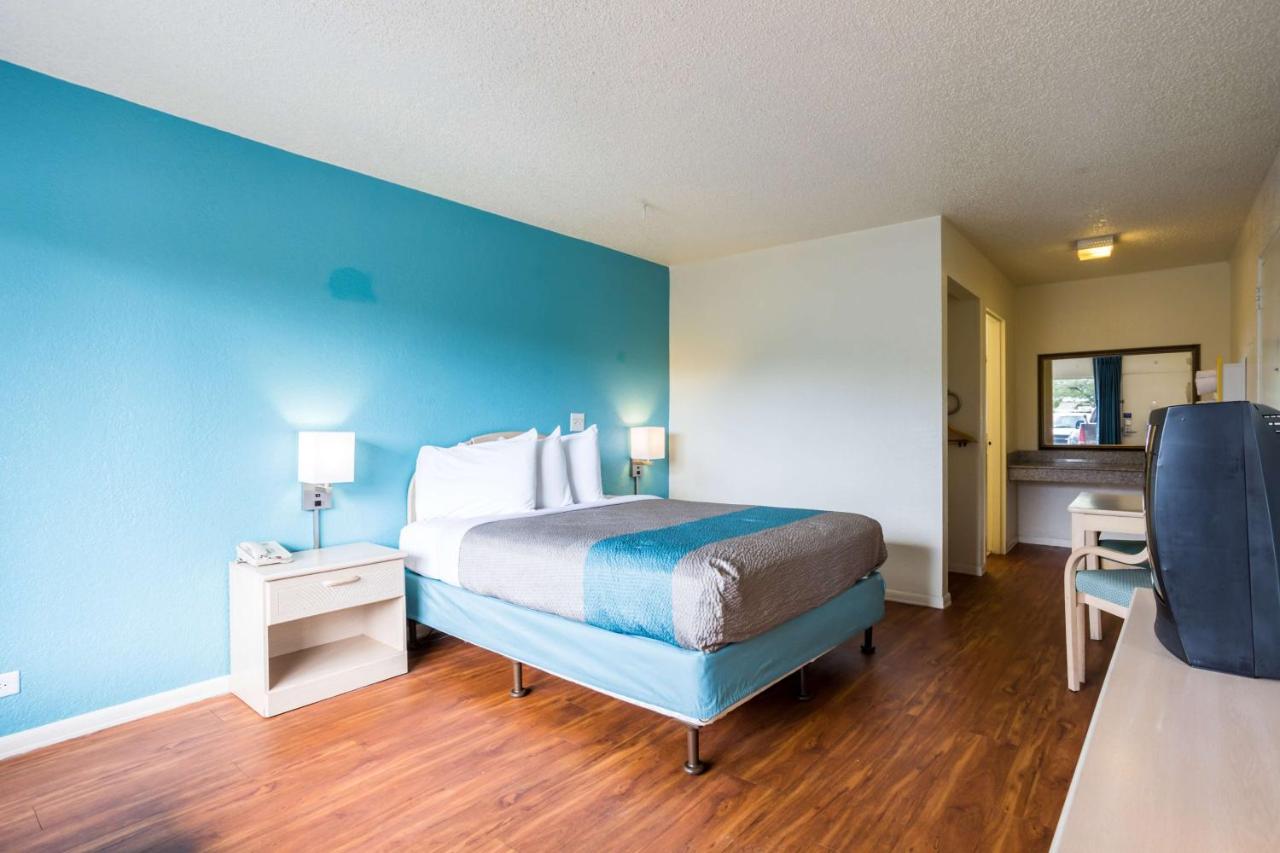  | Motel 6-Spring Hill, FL - Weeki Wachee