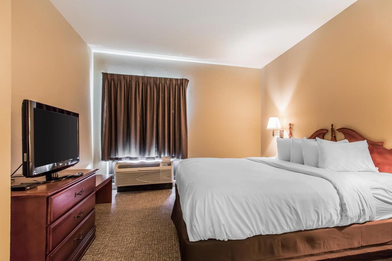 King Suite - Non-Smoking at Quality Suites New Iberia