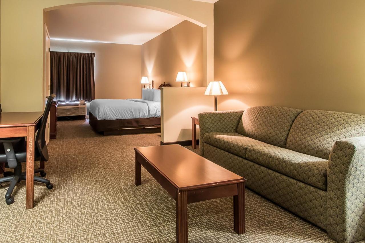 King Suite - Non-Smoking at Quality Suites New Iberia