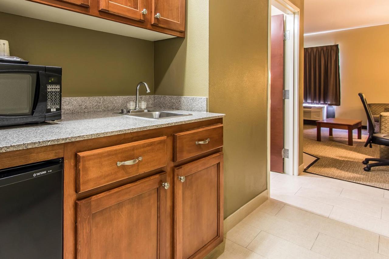 King Suite - Non-Smoking at Quality Suites New Iberia