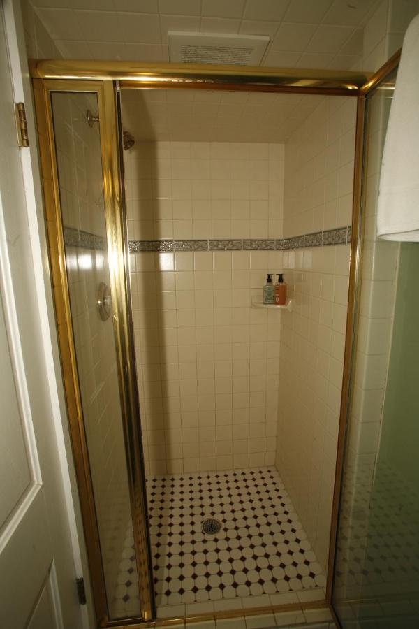 | George Brooks House B&B
