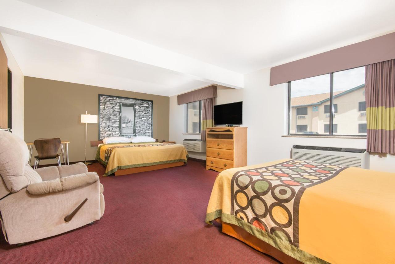 | Super 8 by Wyndham Santa Rosa