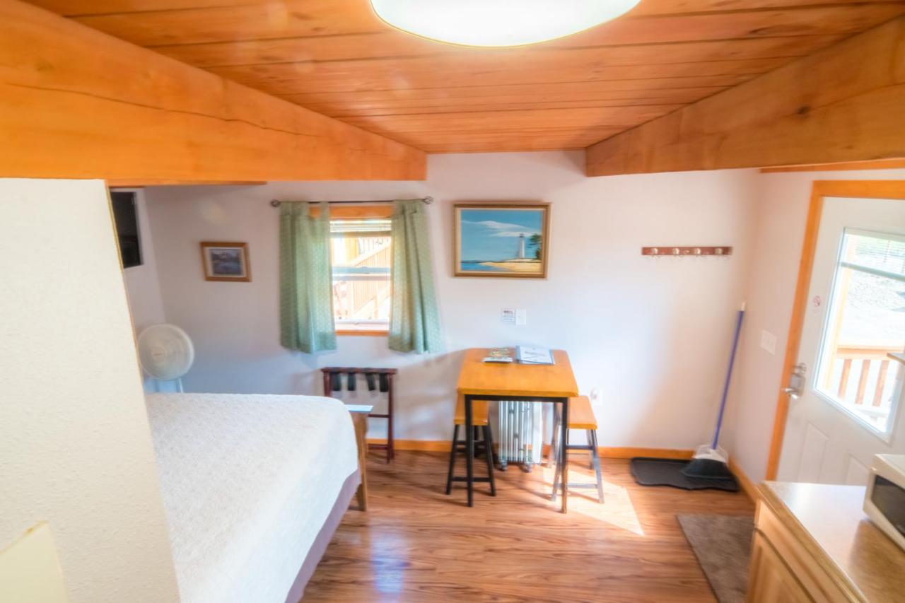 | Talkeetna Love-Lee Cabins