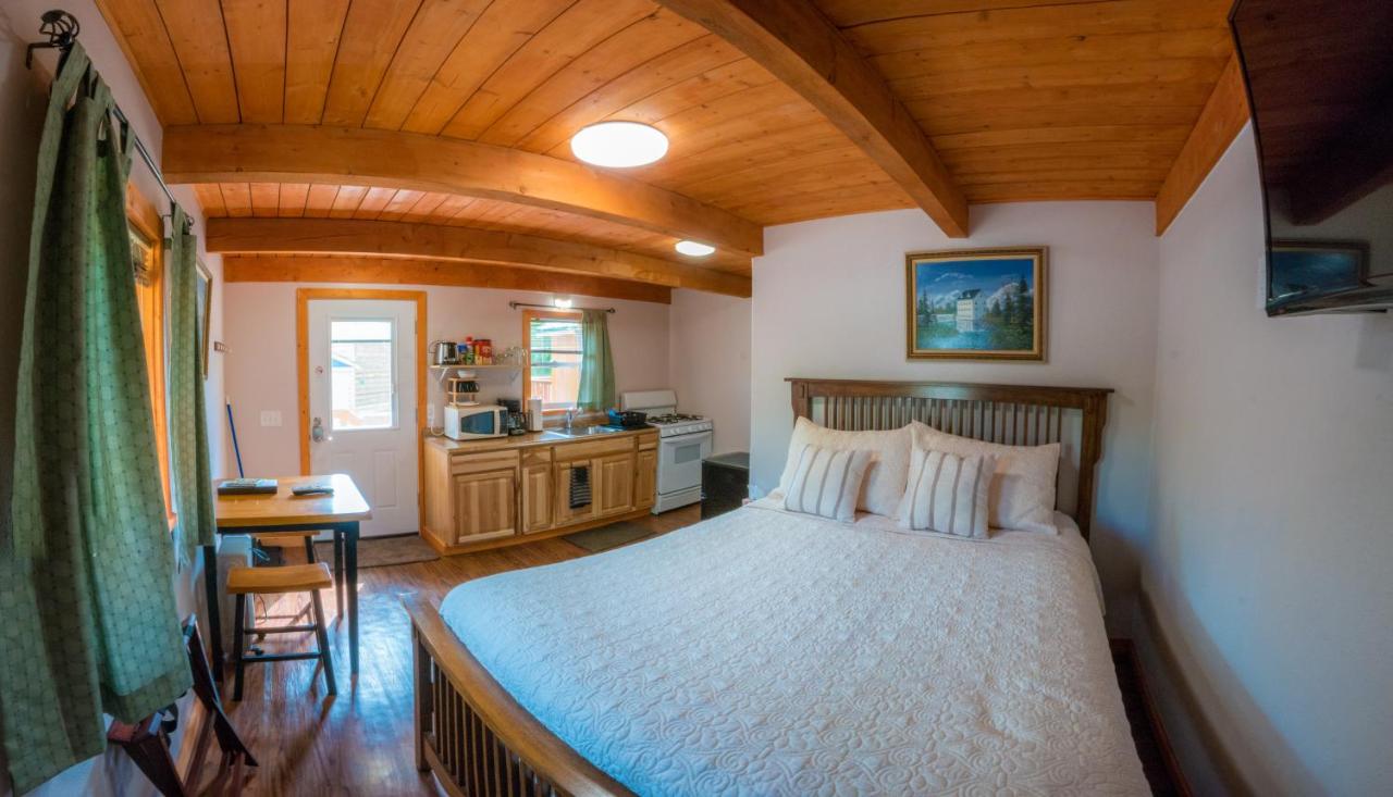 | Talkeetna Love-Lee Cabins