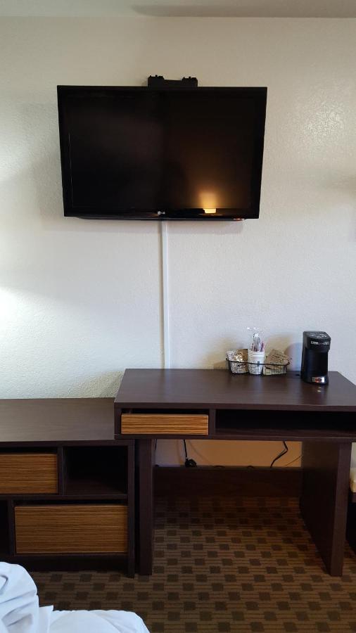 | Super 8 by Wyndham Santa Rosa