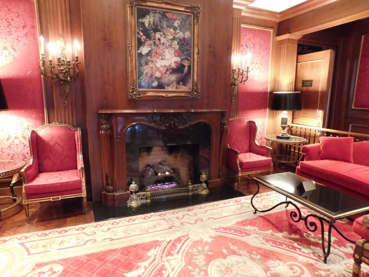 | Pine Inn - Carmel