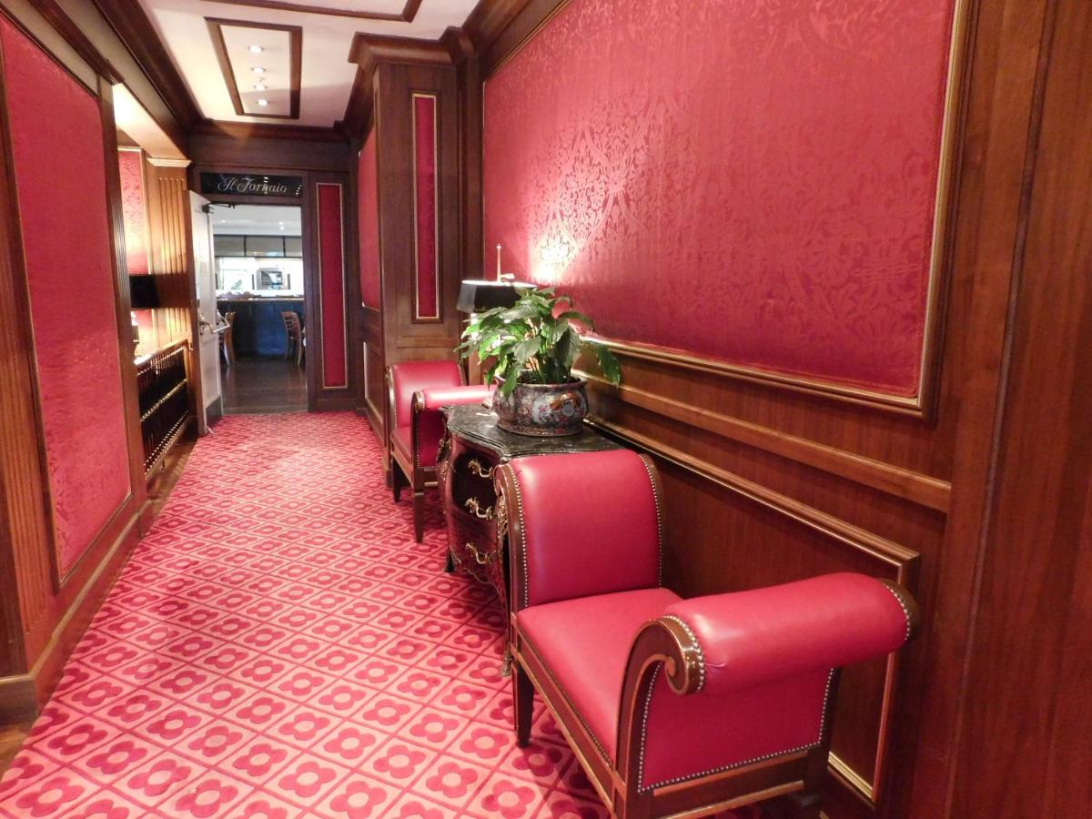 | Pine Inn - Carmel